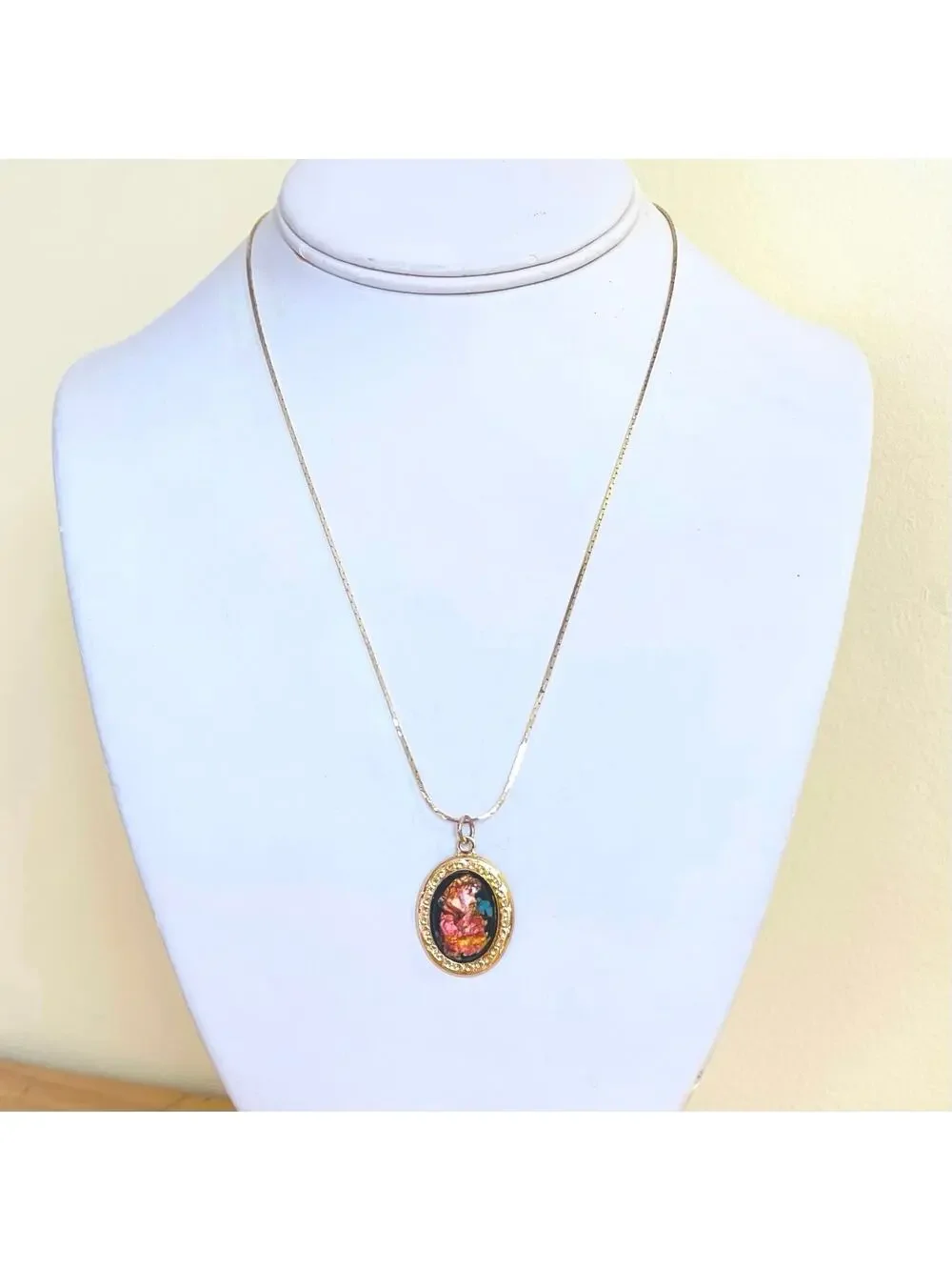 Necklace Pendant Vtg Foil Art Domed Rainbow Flake Victorian Style Ornate - Picture 1 of 12